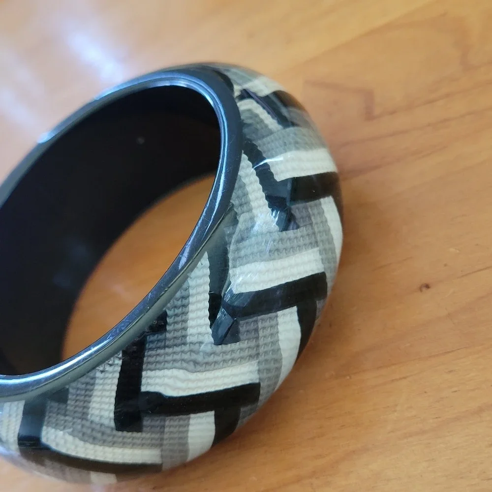 Chunky Black Resin Bangle Bracelet Embedded Woven Geometric Pattern 85g VTG